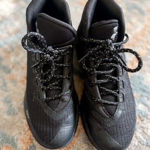 UnderArmor boys shoes